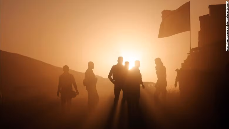 Lực lượng vũ trang Peshmerga của người Kurd chuẩn bị vào vị trí chiến đấu khi tiến về hai làng Imam Reza và Tizxirab ở huyện Bashiqa trong chiến dịch Mosul, Iraq. Ảnh chụp hôm 23/10/2016.