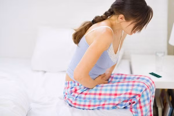 3. Suy nhược ruột già: Sự thoái hoá của ruột già khiến thời gian làm rỗng ruột bị kéo dài, tình trạng táo bón trở nên trầm trọng, thậm chí có người đã từng rơi vào trường hợp cả tháng không đại tiện được.