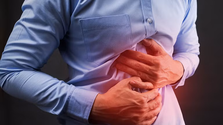 5. Người có tiền sử gia đình bị ung thư dạ dày: Người có tiền sử gia đình mắc bệnh ung thư dạ dày có nguy cơ mắc bệnh ung thư dạ dày cao gấp 2 đến 3 lần so với những người bình thường.