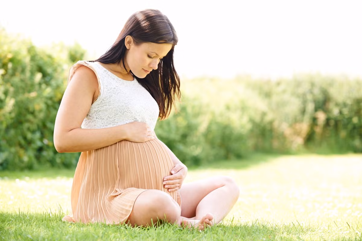 Nếu thai nhi không hấp thụ được chất dinh dưỡng thì quá trình tăng trưởng và phát triển trong bụng sẽ chậm lại, đây là lý do khiến một số trẻ sau khi sinh ra luôn không thể theo kịp mức tăng trưởng bình thường về chiều cao và cân nặng so với những trẻ khác.