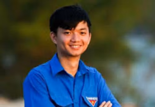 Ông Nguyễn Minh Triết sinh năm 1990, tốt nghiệp thạc sĩ tại Anh.