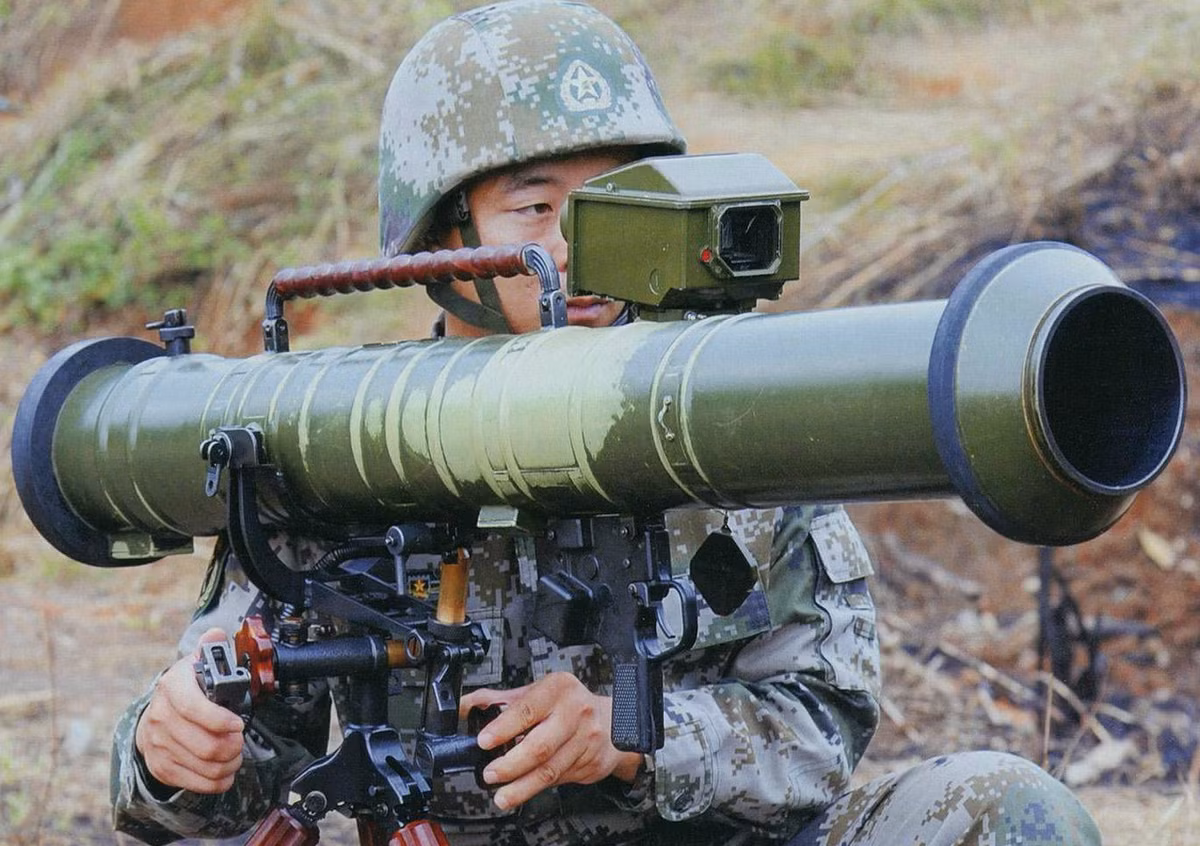 Giống như rất nhiều hệ thống vũ khí hiện đại khác của Trung Quốc, súng chống tăng PF-98 có sự tương đồng với một số vũ khí của nước khác. Nó gần giống với súng chống tăng của Serbia là M90 nhưng cách hoạt động và triển khai của nó thì giống với RPG-29 của Nga hoặc Bofors AT-12T của phương Tây.