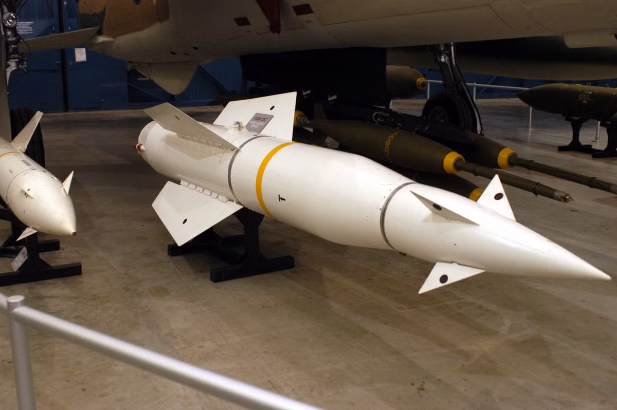 Lịch sử phát triển của Maverick bắt đầu vào năm 1965, khi Không quân Mỹ bắt đầu một chương trình để phát triển tên lửa thay thế cho AGM-12 Bullpup (ảnh) sử dụng trong chiến tranh Việt Nam vì tên lửa này tỏ ra lỗi thời và không hiệu quá. Từ năm 1966 đến năm 1968, Hughes Missile System và Rockwell cạnh tranh cho các hợp đồng xây dựng một tên lửa bắn-và-quên hoàn toàn mới với hiệu suất tốt hơn và tầm xa lớn hơn bất kỳ phiên bản AGM-12 Bullpup nào. Sau đó Hughes Missile Sytem đã thắng và nhận được hợp đồng trị giá 95 triệu USD để phát triển tên lửa AGM-65 Maverick.