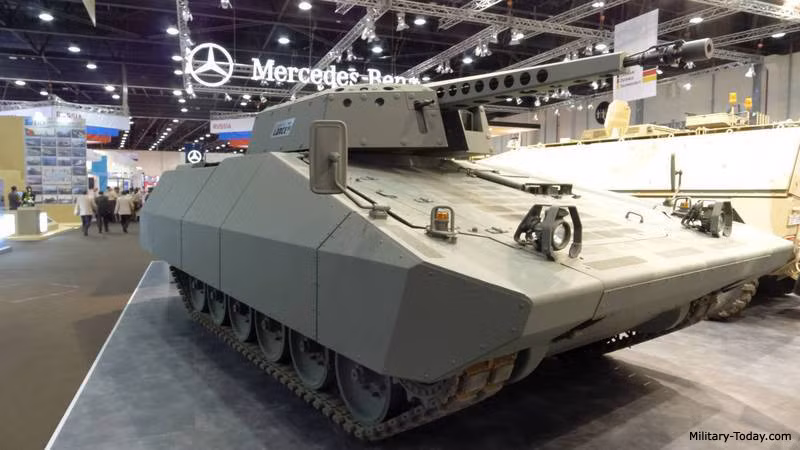 Có 3 phiên bản Marder Revolution có sẵn, bao gồm xe chiến đấu bộ binh, xe bọc thép chở quân và xe tăng hạng nhẹ. Về cơ bản nó là cùng một chiếc xe, nhưng trang bị tháp pháo khác nhau. Phiên bản xe bọc thép chở quân chỉ đơn giản được gọi là Marder APC. Đó cũng là bước đầu tiên công khai tiết lộ vào năm 2012.