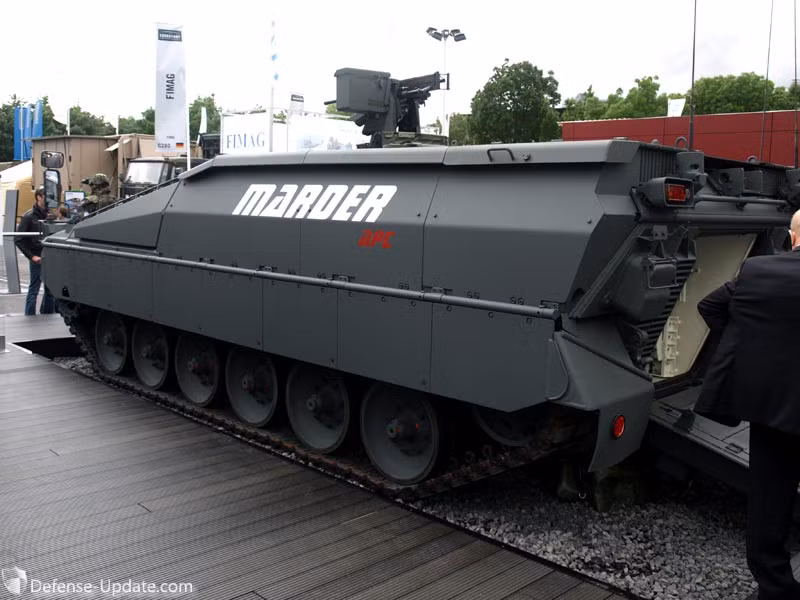 Động cơ của Marder Revolution cũng đã được nâng cấp. Xe được trang bị một động cơ tăng áp diesel MTU MB 883, cho công suất 600-680 mã lực tùy theo phiên bản. Động cơ được kết hợp với một hộp số tự động. Bộ truyền động cũng được nâng cấp để cung cấp cho khả năng vận động tốt hơn.