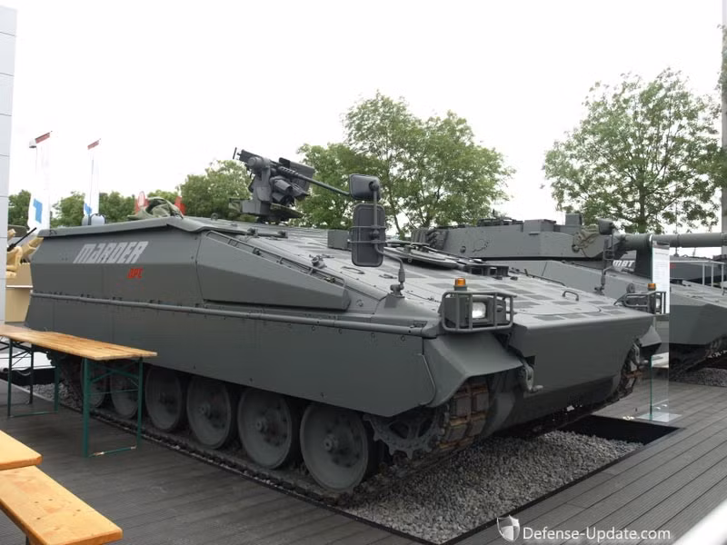 Xe bọc thép chở quân Marder Revolution có thể được trang bị với tháp pháo điều khiển từ xa M151 Protector, trang bị một súng máy 12,7 mm. Chiếc xe này cũng có thể được trang bị hệ thống vũ khí khác.