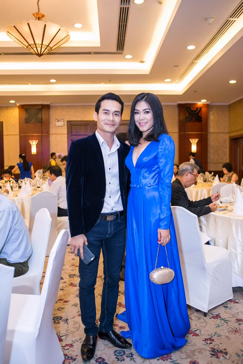 Tham dự khai mạc Liên hoan phim Việt Nam lần thứ 19, cùng với diễn viên Đinh Y Nhung còn có nhiều bạn bè đồng nghiệp và ngôi sao giải trí lớn trong nước.