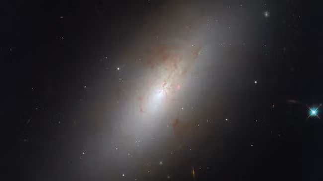 NASA 'bối rối' trước siêu vật thể 'giữa 2 thế giới' NASA 'boi roi' truoc sieu vat the 'giua 2 the gioi'