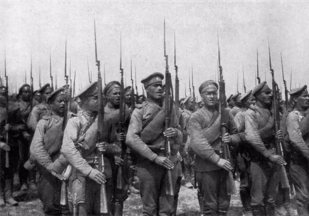 Bốn đế chế sụp đổ sau khi Thế chiến 1 kết thúc gồm: Ottoman, Áo-Hung, Đức và Nga.