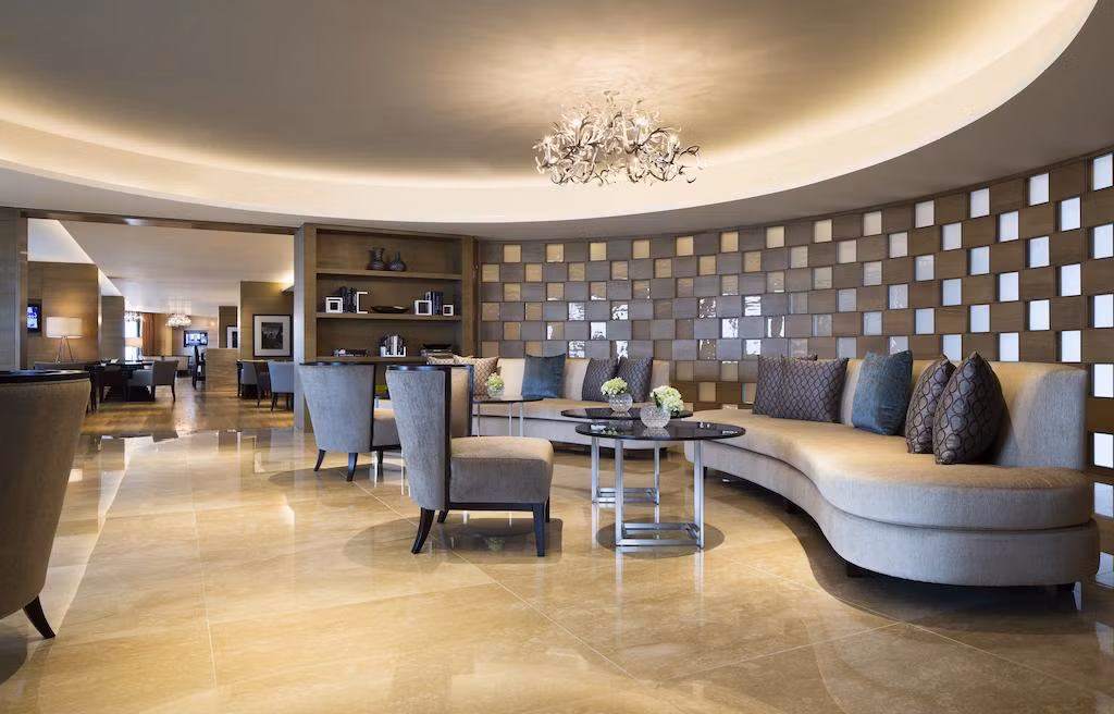 Trên tầng 7 của khách sạn JW Marriott Hanoi có ba phòng nghỉ siêu cấp, một phòng Phó tổng thống và một phòng Tổng thống. Ảnh: Booking.
