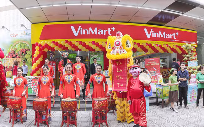 Ngày cuối năm, Vingroup này còn "chơi lớn" khi khai trương cùng lúc 117 cửa hàng VinMart+ chỉ trong 1 ngày, nâng tổng số cửa hàng lên con số 1.700 trên cả nước. Ảnh: Vingroup.