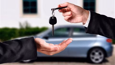 Việc mua xe được người Việt coi là chuyện trọng đại, cần xem xét ngày, giờ tốt. Do đó, tháng cô hồn được coi là tháng xấu nhất của năm, họ sẽ kiêng không mua xe.