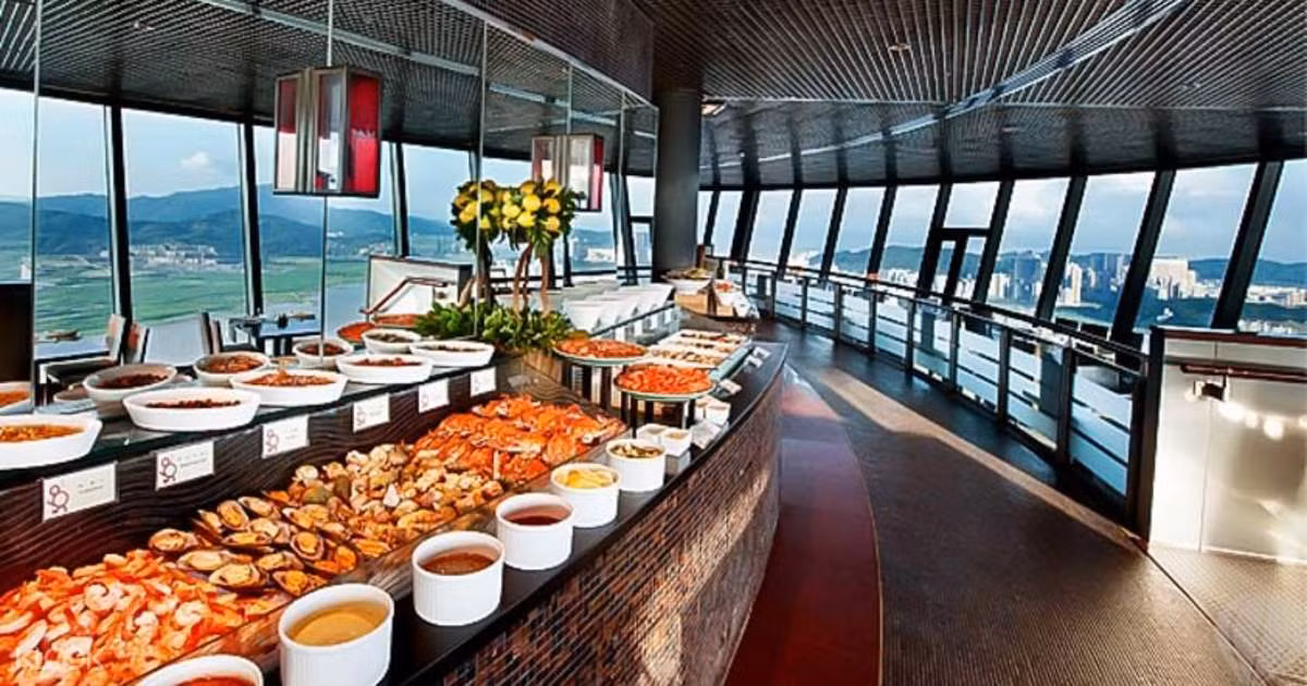 Nên di chuyển từ từ, tránh di chuyển quá nhanh trong khu vực để đồ ăn vì có thể bạn vô tình va chạm một ai đó có thể dẫn tới sự đổ vỡ ...
