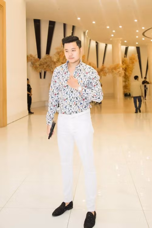 Nam người mẫu cho biết mỗi tháng anh có thể thu về vài trăm triệu trong công việc kinh doanh. Ảnh: Helino.
