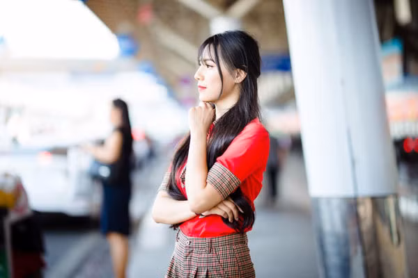 Hiện Nga đang làm việc bán thời gian cho một hàng hãng không tại TP.HCM. Sắp tới đây, cô gái 18 tuổi sẽ mở một cửa hàng kinh doanh bằng số vốn tự kiếm được.