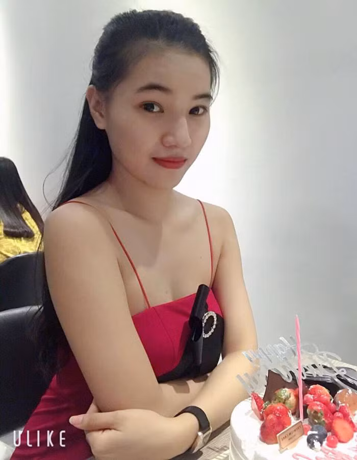 Hoa khôi xinh đẹp từ chối nhận tiền đại gia cho để kinh doanh Hoa khoi xinh dep tu choi nhan tien dai gia cho de kinh doanh