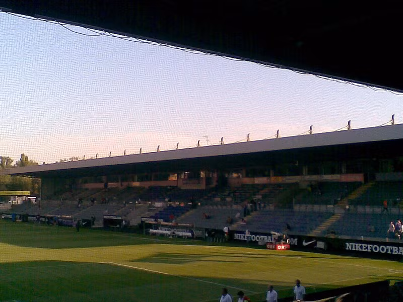 Austria Wien thi đấu trên sân nhà tại Sân vận động Franz Horr.