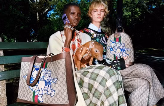 Chú heo xuất hiện trên các sản phẩm phụ kiện của nhà mốt Gucci. Ảnh: Hollywood Reporter.