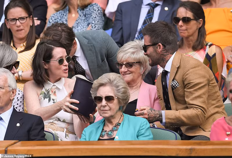 David Beckham hào hứng trao đổi về kết quả của trận đấu.
