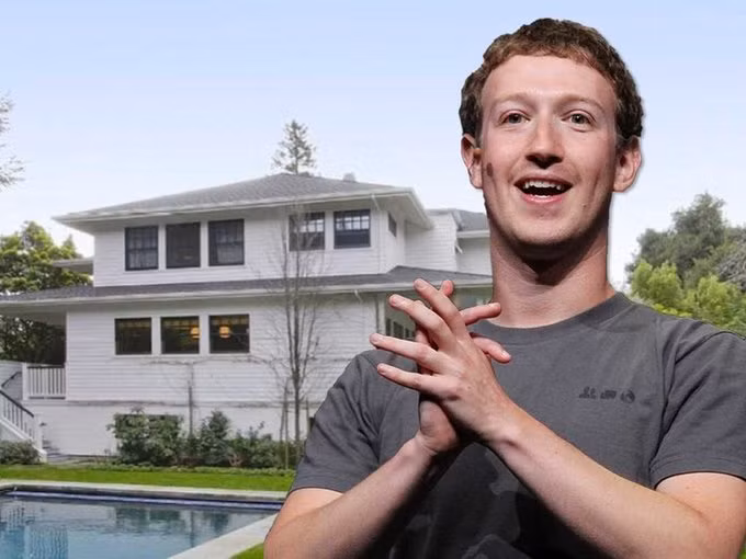 Tỷ phú công nghệ Mark Zuckerberg chỉ sống trong ngôi nhà giá bằng 0,01% tài sản của mình. Zuckerberg chi 7 triệu USD để mua căn nhà này tại Palo Alto vào năm 2011, tương đương với 7,8 triệu USD ngày nay.