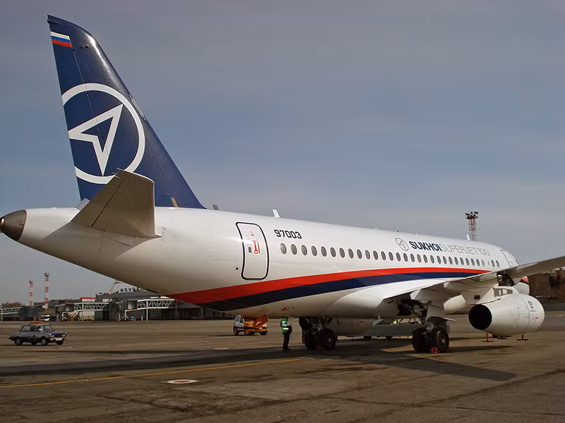 Giữa hàng loạt các loại máy bay cũ kỹ từ thời Liên Xô, Superjet được xem là một dự án hoàn toàn mới, nhằm đem lại hình ảnh mới và hiện đại của sức mạnh kỹ thuật hàng không Nga trước thế giới. Ảnh: Wiki.