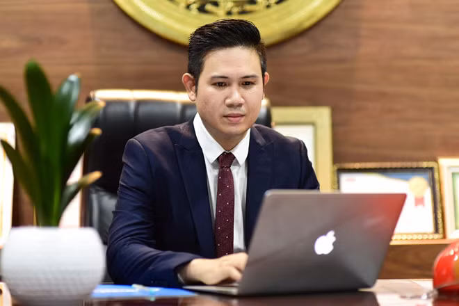 Giữa năm 2014, công ty cổ phần điện tử Asanzo ra đời với hy vọng thâm nhập thị trường Tivi vốn nằm trong tay những ông lớn đến từ nước ngoài.