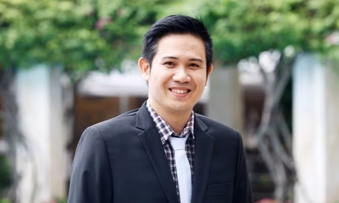 Những năm 2000, nắm bắt nhu cầu sử dụng Tivi tăng nhanh, kéo theo sự sôi động của thị trường linh kiện điện tử, Phạm Văn Tam quyết định chọn Nhật Tảo, chợ điện tử lớn nhất Thành phố Hồ Chí Minh khi đó để bắt tay vào khởi nghiệp.