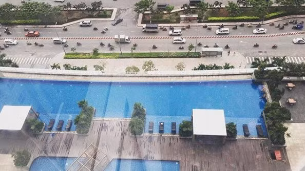 Ngoài ra, căn hộ của Đàm Thu Trang có view nhìn xuống bể bơi ngoài trời rất thích mắt. Ảnh: We25.