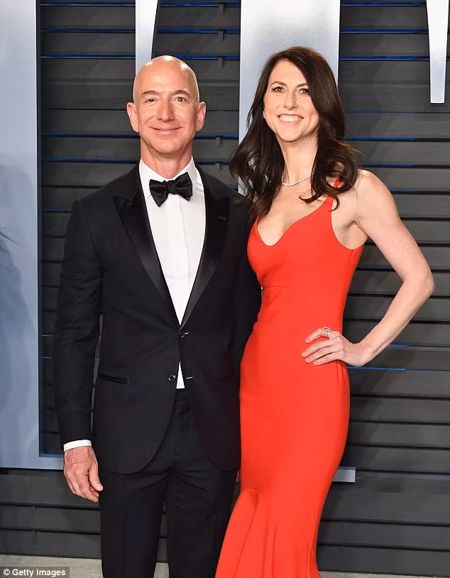 Hai người đã đã có những khoảng thời gian hạnh phúc ngọt ngào bên nhau với 4 người con. Jeff Bezos không đơn độc khi chuyển tới Seattle vào năm 1994. Ông cũng không cô đơn khi quyết định thành lập Amazon. Ảnh: Getty Images.