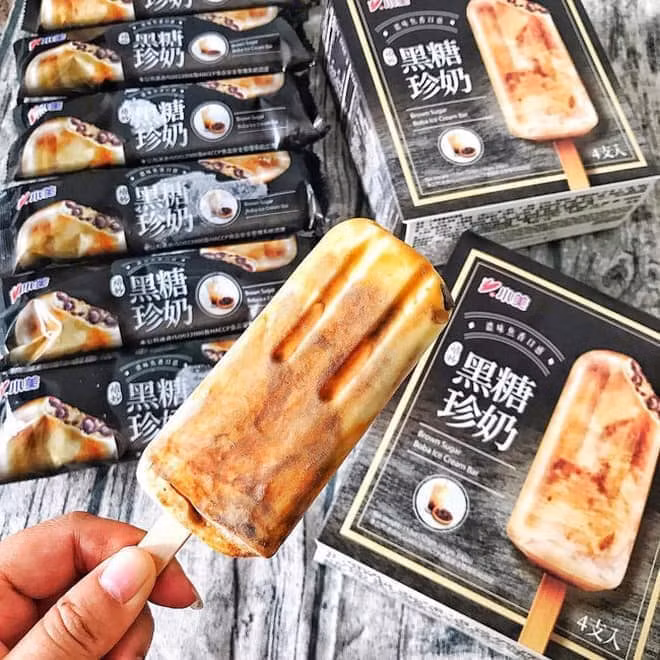 Mùa hè đến, nhiều chị em văn phòng lại tò mò với loại kem trân châu đường đen đang được rao bán rầm rộ. Ảnh: FB Lê Thanh Hằng.