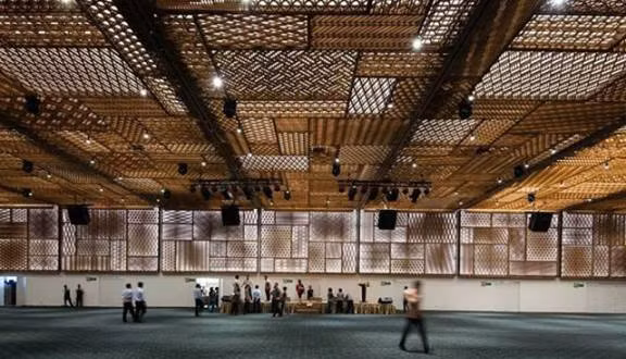 Không gian đa chức năng trong nhà và ngoài trời lên tới gần 10.000m2. Được biết, PQC Convention được thành lập vào năm 2011, ban đầu có tên là CTCP PQC Hospitality do ông Bùi Trọng Bình làm Tổng Giám đốc kiêm người đại diện theo pháp luật. Công ty đăng ký trụ sở chính trùng với địa điểm của Trung tâm hội nghị White Palace.