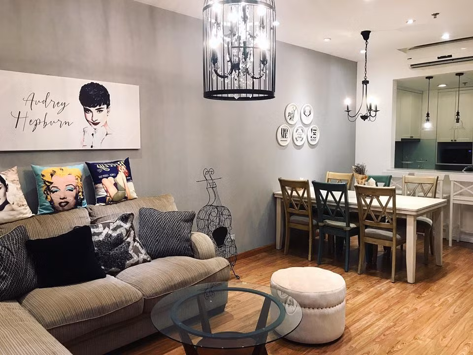 Tốt nghiệp chuyên ngành thiết kế nội thất, Hoa hậu Đông Nam Á 2014 đã tự mình lên ý tưởng và đặt mua toàn bộ nội thất cho căn nhà.