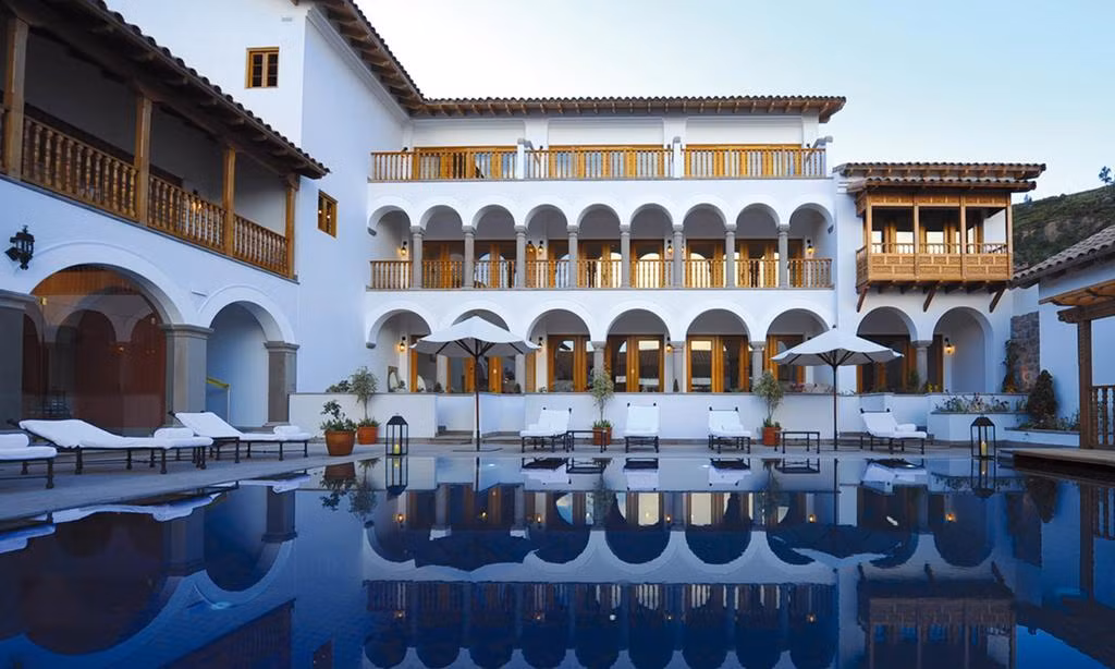 Belmond Palacio Nazarenas là khách sạn hạng sang được xây dựng trên các bức tường Inca ở trung tâm thành phố Cusco, Peru.