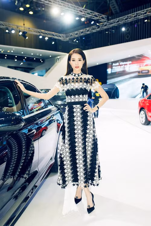 Đời tư ít thị phi nên Thu Thảo rất được lòng các nhãn hàng. Nàng hậu thường xuyên được chọn làm gương mặt đại diện của những thương hiệu khác nhau, từ sản phẩm làm đẹp, nước xả vải...cho đến dòng xe hơi cao cấp.