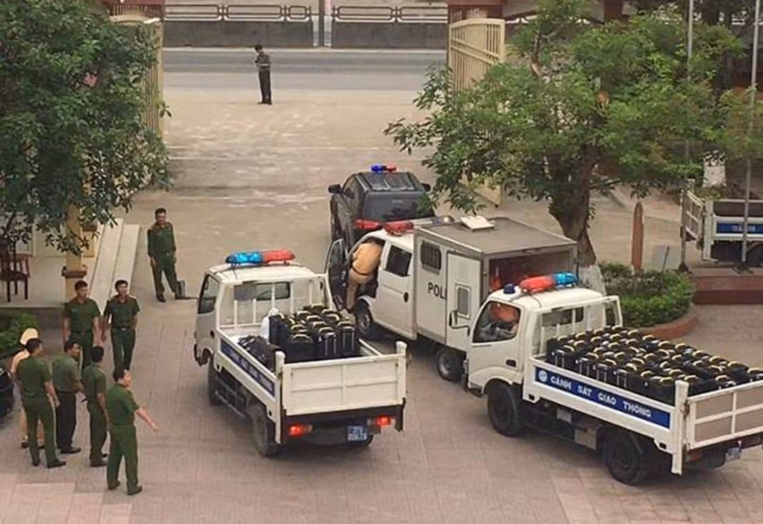 Doi tuong vut gan 1 tan ma tuy ven duong o Nghe An tiet lo mat xich quan trong-Hinh-2