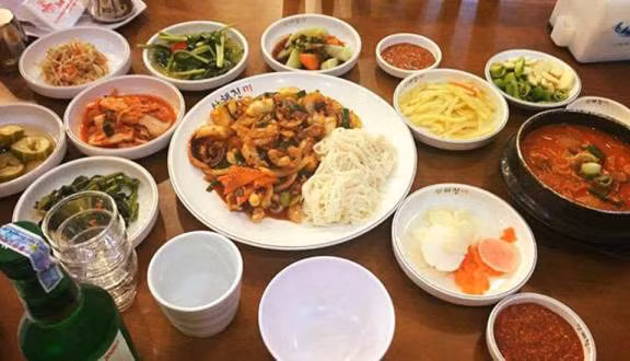Dai gia Viet mua gi cho mam co tat nien cuoi nam?