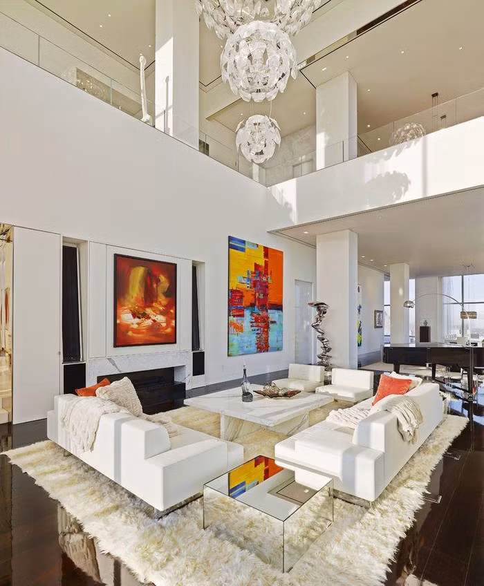 Hà Phương và chồng còn sở hữu căn penthouse ở tầng 89 và nửa tầng 90 của tòa tháp Trump World Tower với giá 33,5 triệu USD (khoảng 761 tỷ đồng).