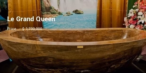 Bên cạnh bồn tắm làm từ vàng, trên thế giới từng xuất hiện nhiều bồn tắm đắt đỏ làm từ vật liệu quý khác. Trong đó, bồn tắm Le Grand Queen làm bằng phiến đá Caijou nặng 10 tấn, trị giá 1,7 triệu USD. Ảnh: Successstory.