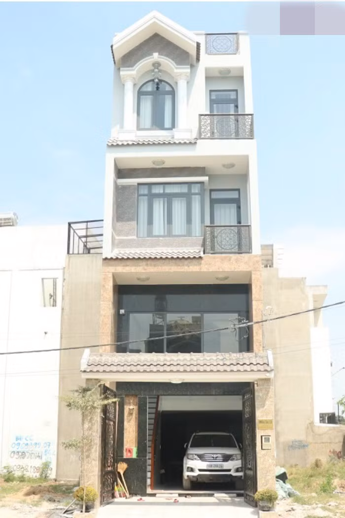 Dịp Tết Kỷ Hợi vừa qua, nam diễn viên hài Lê Dương Bảo Lâm và vợ chuyển về nhà mới trong khu đô thị đắt đỏ tại quận 9, TP HCM. Ảnh: Vietnamnet.
