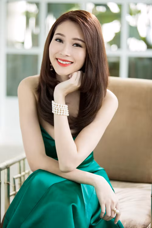 Ngoài ra, Đặng Thu Thảo còn làm quản lý, hỗ trợ chồng trong công việc kinh doanh.