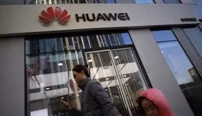 Năm 2004, Huawei ký hạn mức tín dụng 10 tỷ USD với Ngân hàng Phát triển Trung Quốc (CDB) nhằm cung cấp cho các khách hàng khoản vay để mua thiết bị viễn thông của mình. Mức này đã tăng gấp ba lần lên 30 tỷ USD năm 2009. Ảnh: Healthy.