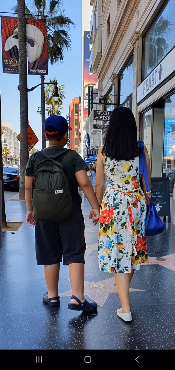Lan dau Viet Trinh chiu khoe con trai 10 tuoi cao lon phong phao va cuc bu bam-Hinh-2