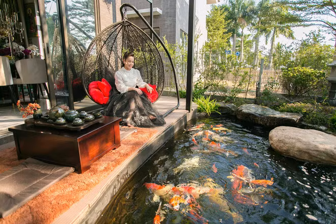 Biệt thự của Nhật Kim Anh có hướng nhìn đẹp, gần công viên và thuận tiện cho sinh hoạt. Ảnh: Zing.