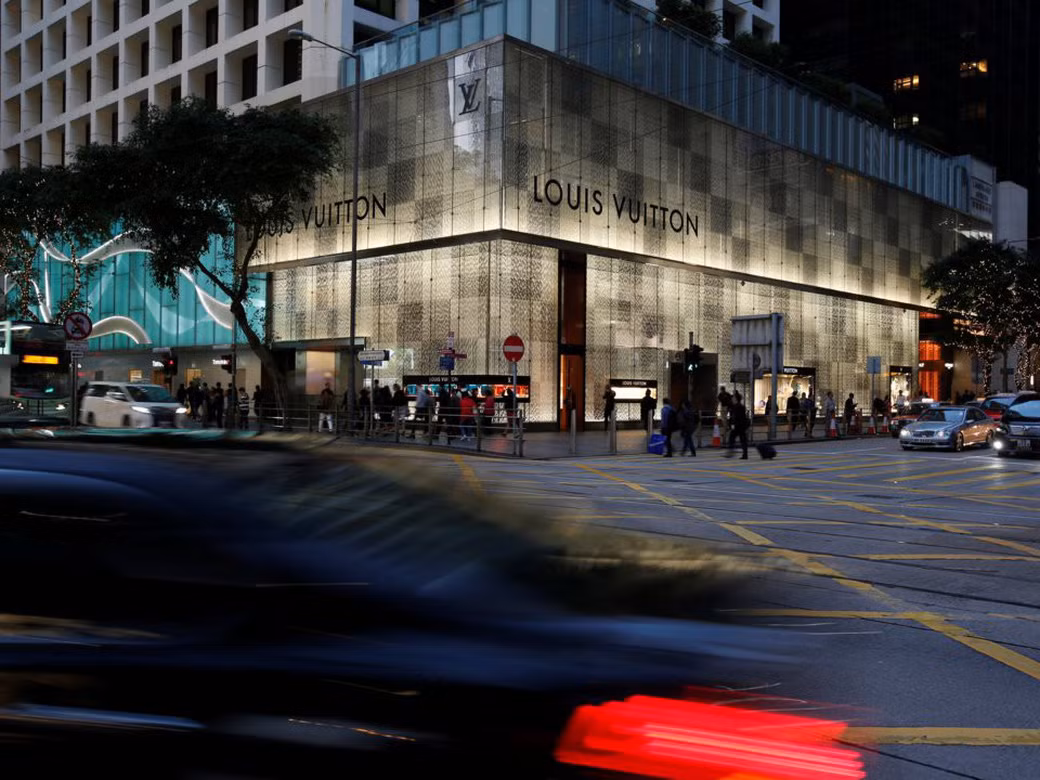 The Landmark - một trong những trung tâm thương mại cao cấp ở Central là nơi mua sắm quen thuộc của nhà giàu Hong Kong.