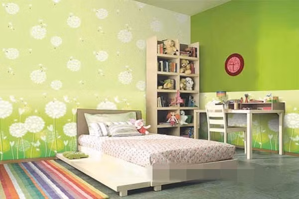 Giấy dán tường phòng ngủ với gam màu xanh lá cây tràn đầy sức sống.