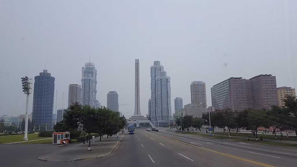 Theo NKNews, phố Ryomyong là dự án bất động sản lớn nhất, mới nhất ở Bình Nhưỡng từ khi ông Kim Jong-un lên nắm quyền tính đến thời điểm khánh thành. Ảnh: Wiki.