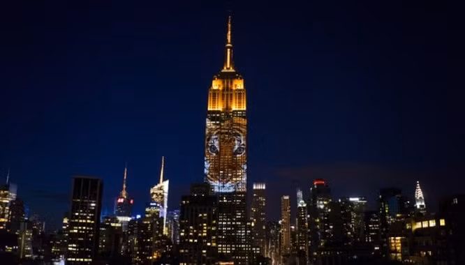 Tòa nhà chọc trời Empire State có tổng chiều cao 443m, là điểm nhấn đặc biệt cho đường chân trời Manhattan. Công trình được coi là một trong những biểu tượng văn hóa của thành phố New York.