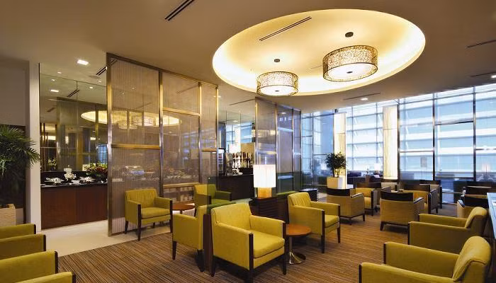Changi Airport còn thiết kế những khu trung tâm dành riêng cho giới doanh nhân. Khu vực này được trang bị nhiều máy tính có kết nối Internet, thiết bị photocopy và máy fax miễn phí. Ảnh: Now Boarding.