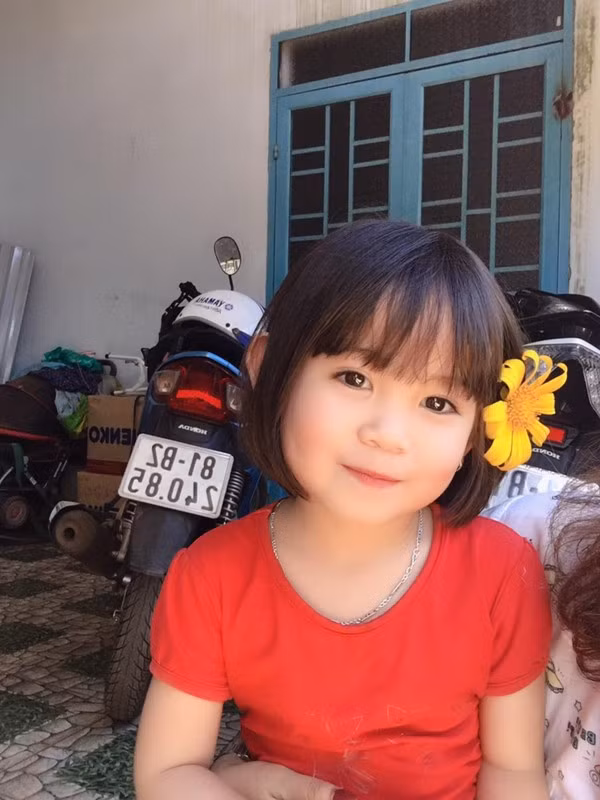 Cô bé xinh xắn và nụ cười đáng yêu gây sốt mạng Co be xinh xan va nu cuoi dang yeu gay sot mang