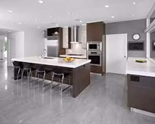 Trần bếp cũng là yếu tố quan trọng ảnh hưởng tới vẻ đẹp của phòng bếp. Nên lựa chọn trần phù hợp với chủ đề của căn bếp.